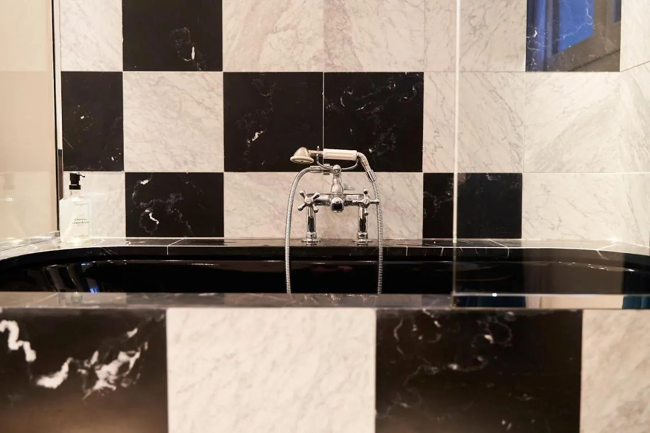 Hotel Du Sentier 4*
