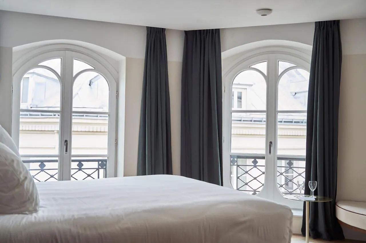 Hotel Du Sentier 4*