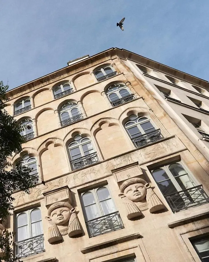 Hotel Du Sentier 4*
