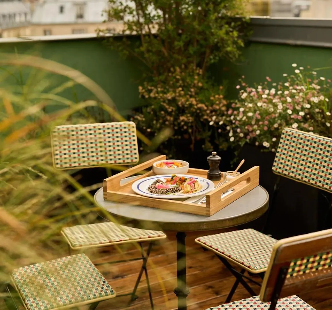 Du Sentier Hotel 4*
