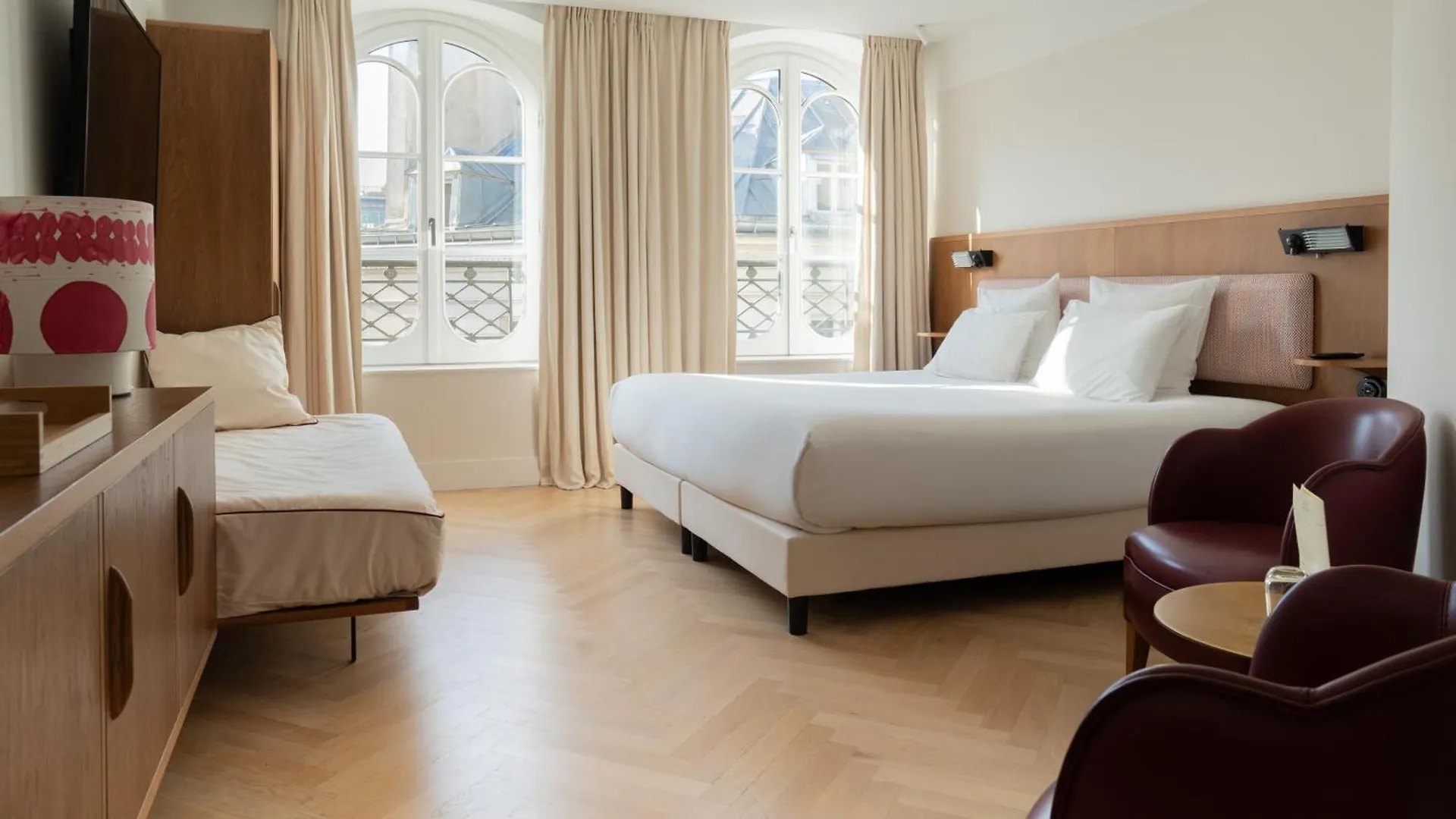Hotel Du Sentier 4*