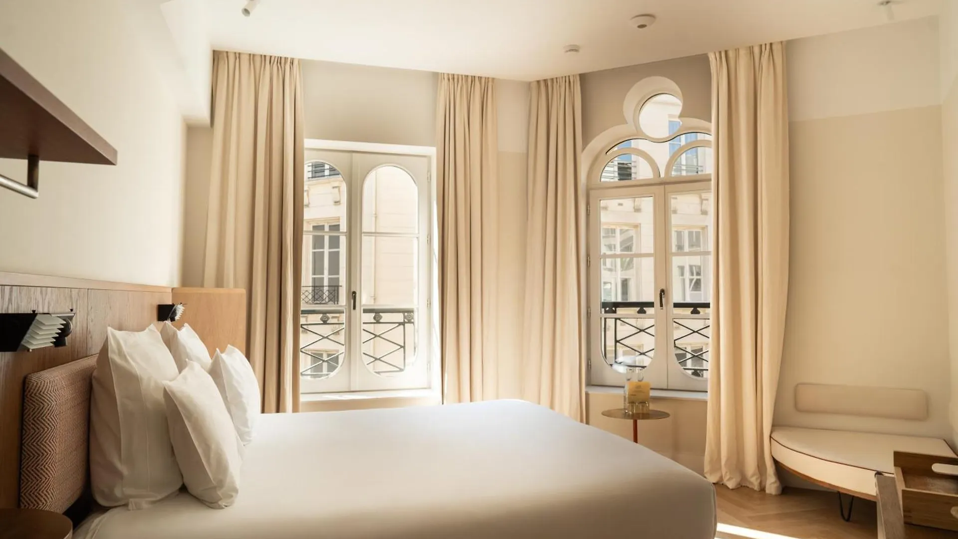 Du Sentier Hotel